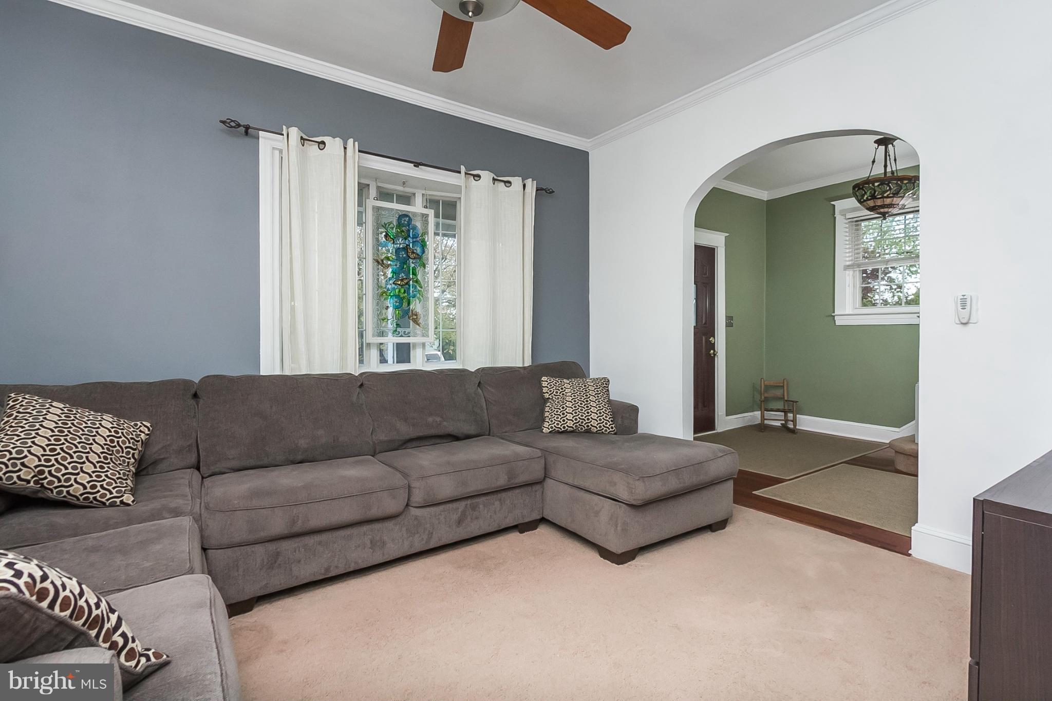 1900 Sunberry Road Baltimore, MD 21222 - Photo 7 of 30 Living Room