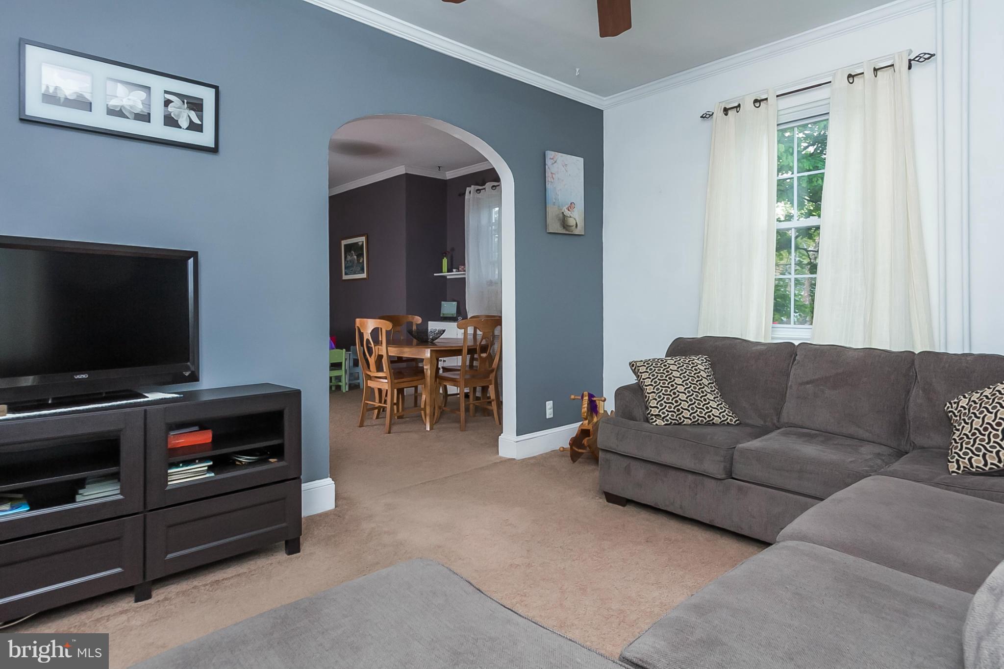 1900 Sunberry Road Baltimore, MD 21222 - Photo 8 of 30 Living Room