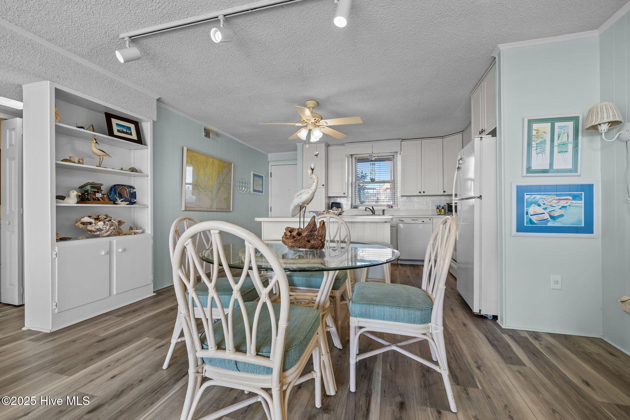 2305 West Fort Macon Road, Unit 101 Atlantic Beach, NC 28512 - Photo 4 of 20 Dining Space