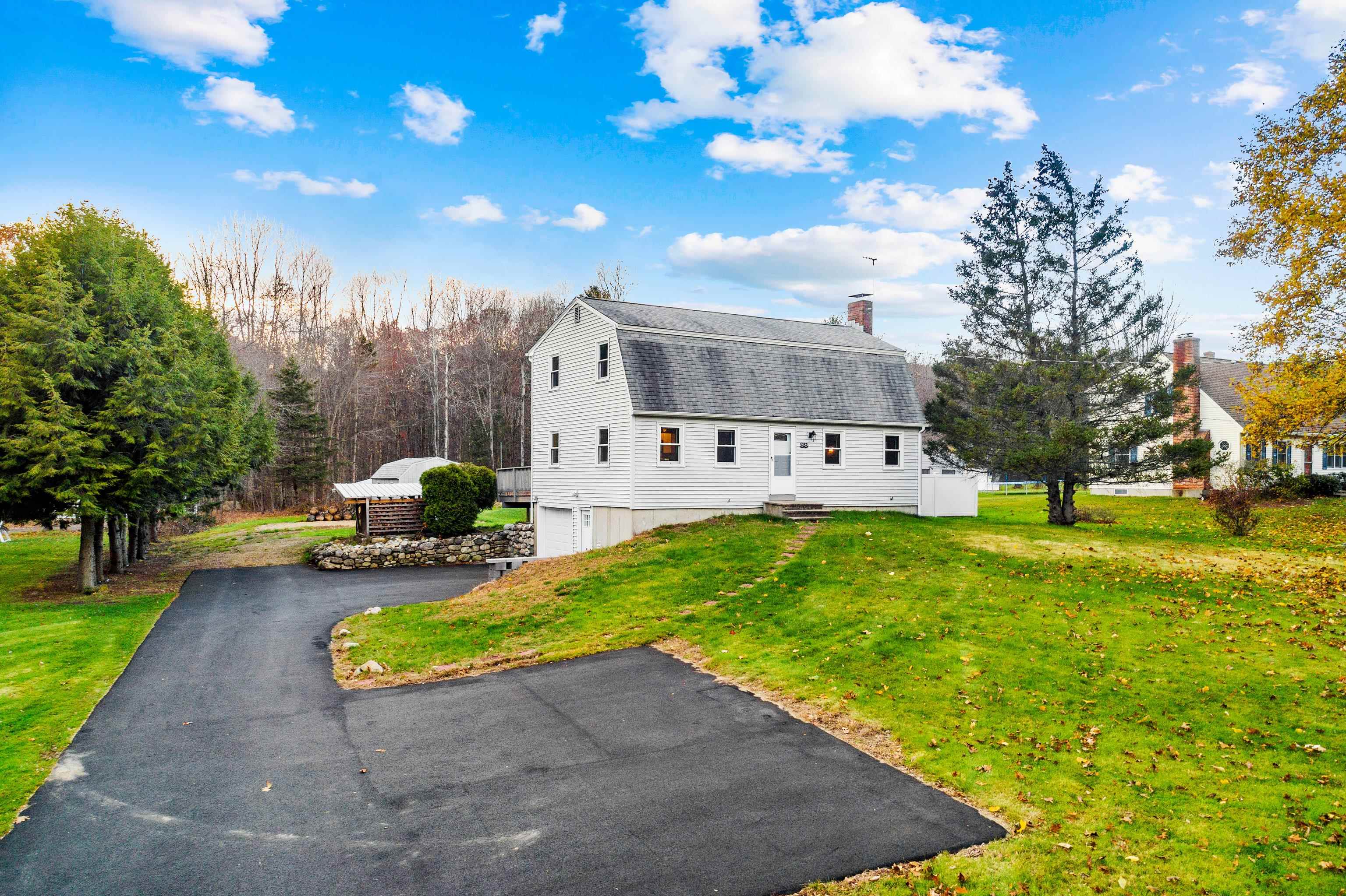 88 Scobie Pond Road Derry, NH 03038 - Photo 1 of 40
