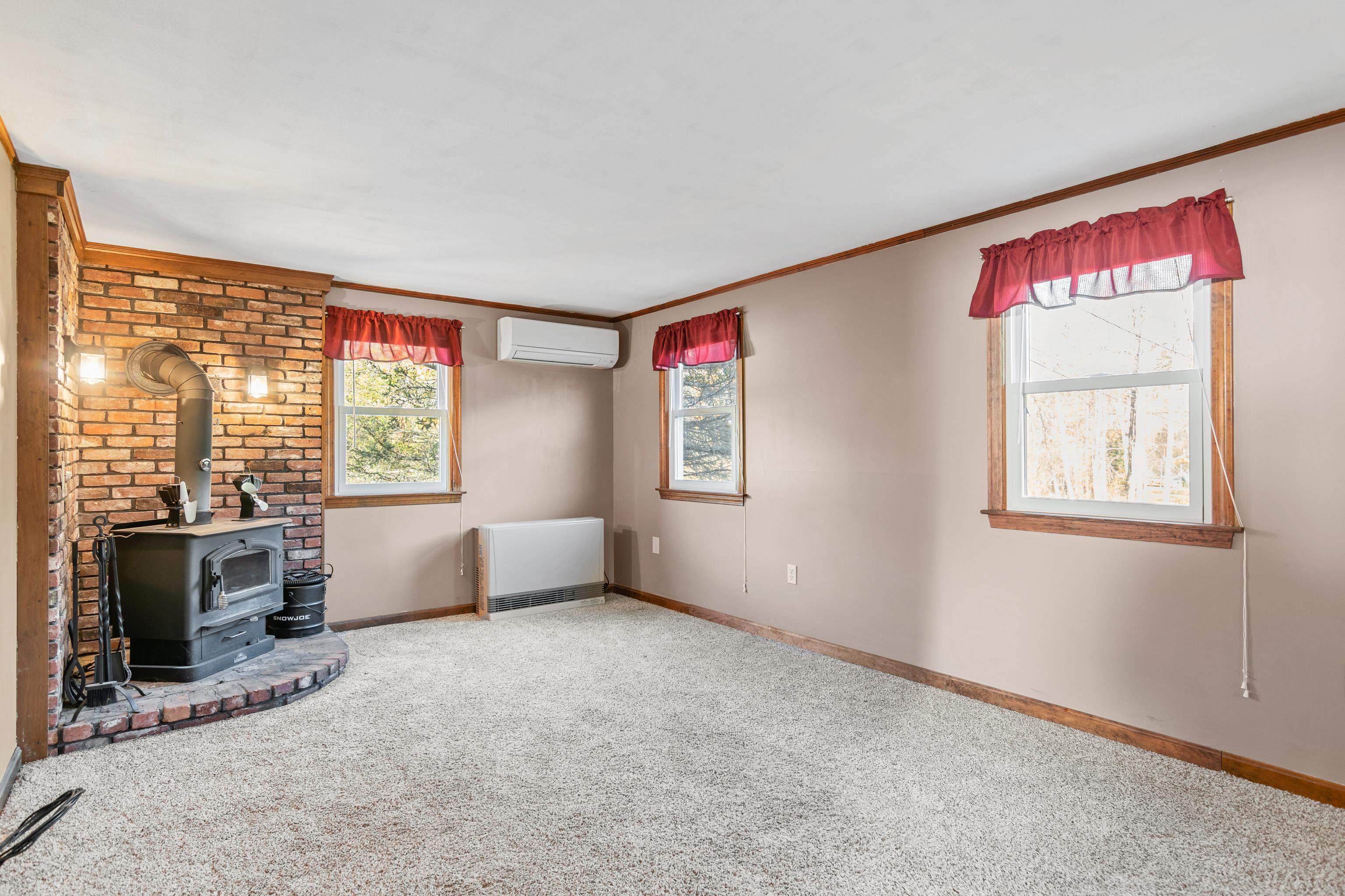 88 Scobie Pond Road Derry, NH 03038 - Photo 16 of 40