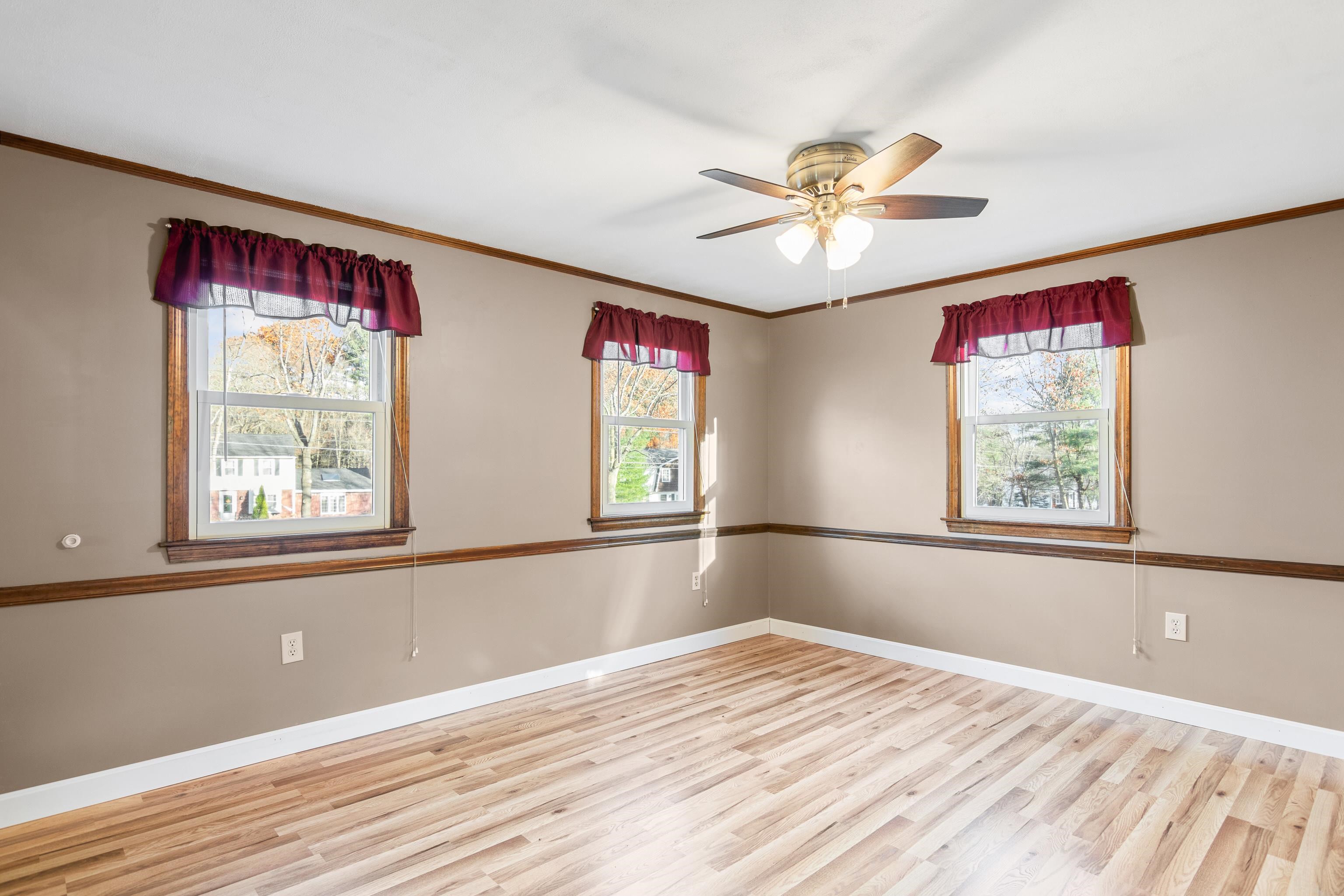 88 Scobie Pond Road Derry, NH 03038 - Photo 3 of 40