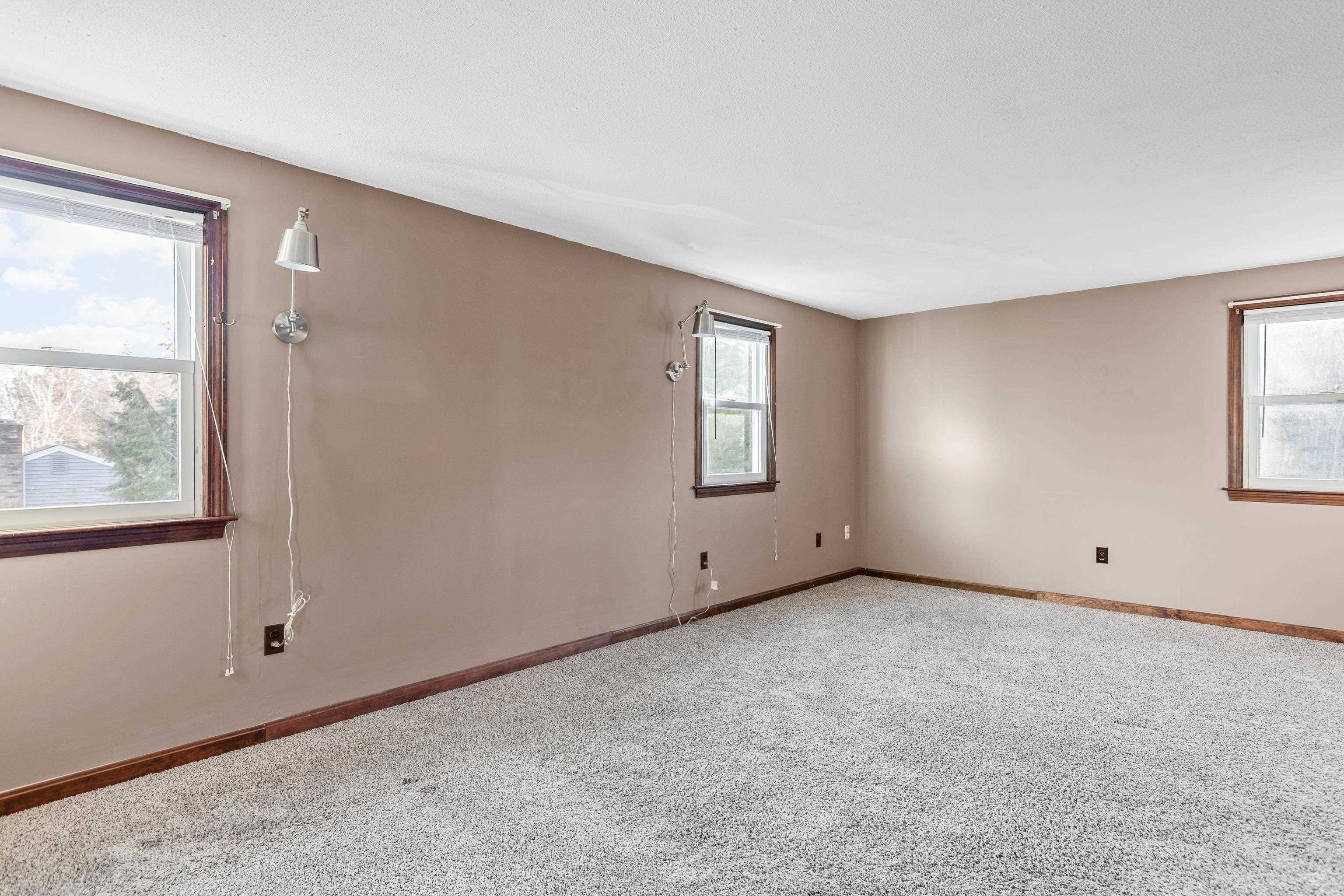 88 Scobie Pond Road Derry, NH 03038 - Photo 21 of 40