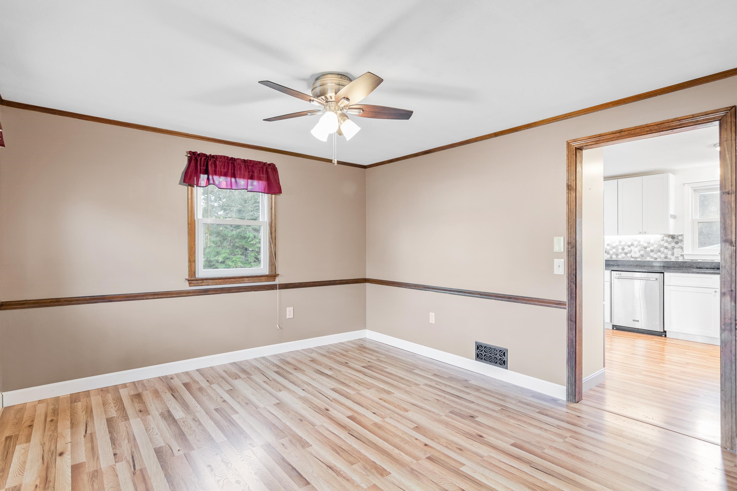 88 Scobie Pond Road Derry, NH 03038 - Photo 4 of 40