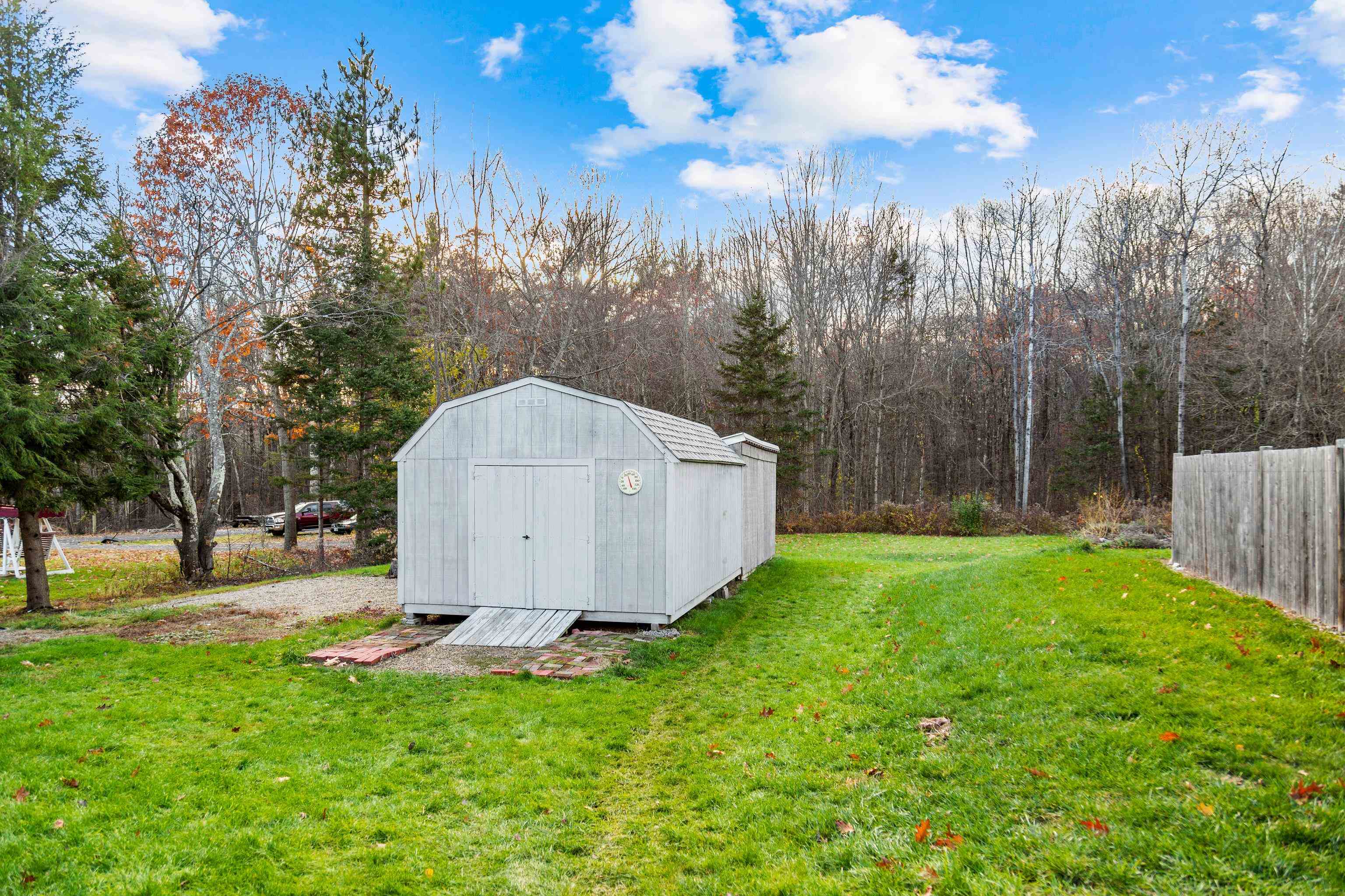 88 Scobie Pond Road Derry, NH 03038 - Photo 32 of 40