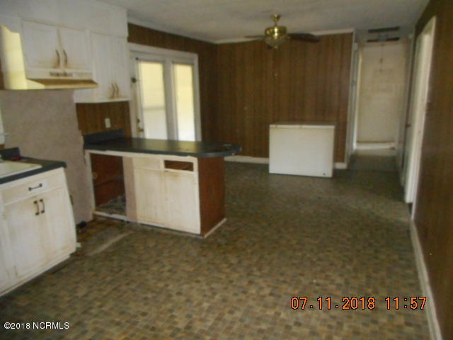 4204 Larkspur Road Wilson, NC 27893 - Photo 2 of 8 Kitchen