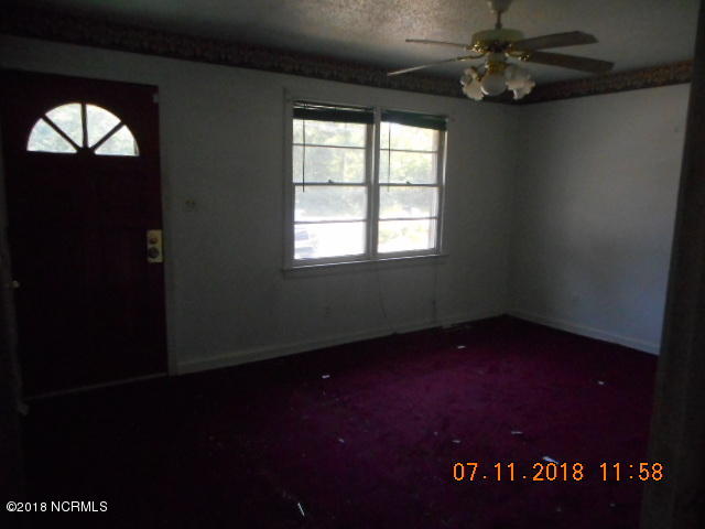 4204 Larkspur Road Wilson, NC 27893 - Photo 3 of 8 Livingroom