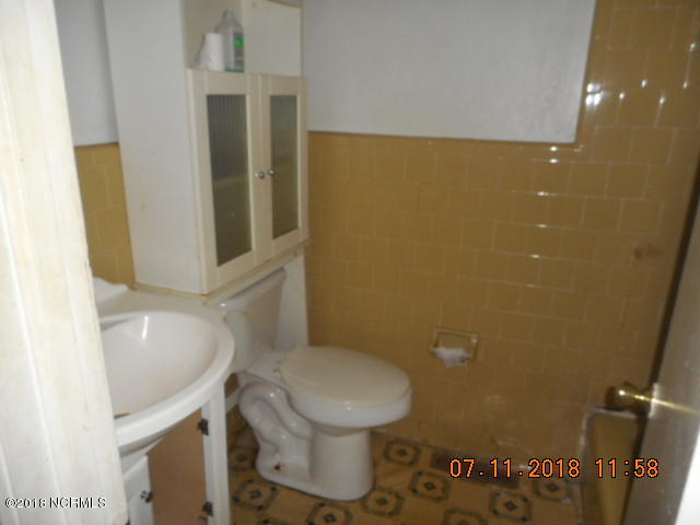 4204 Larkspur Road Wilson, NC 27893 - Photo 5 of 8 Bathroom