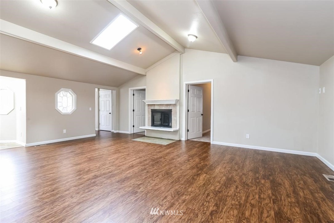 4802 Picnic Point Road Edmonds, WA 98026 - Photo 3 of 12 Gallery Image 3