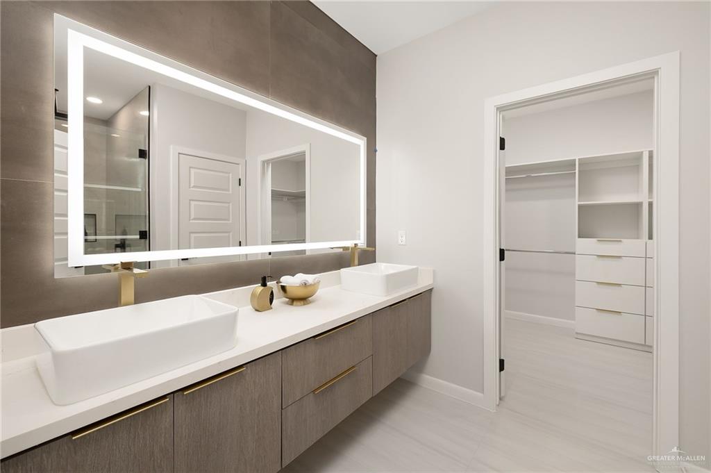 9119 North 25th Street McAllen, TX 78504 - Photo 17 of 22 a bathroom with a sink and a mirror