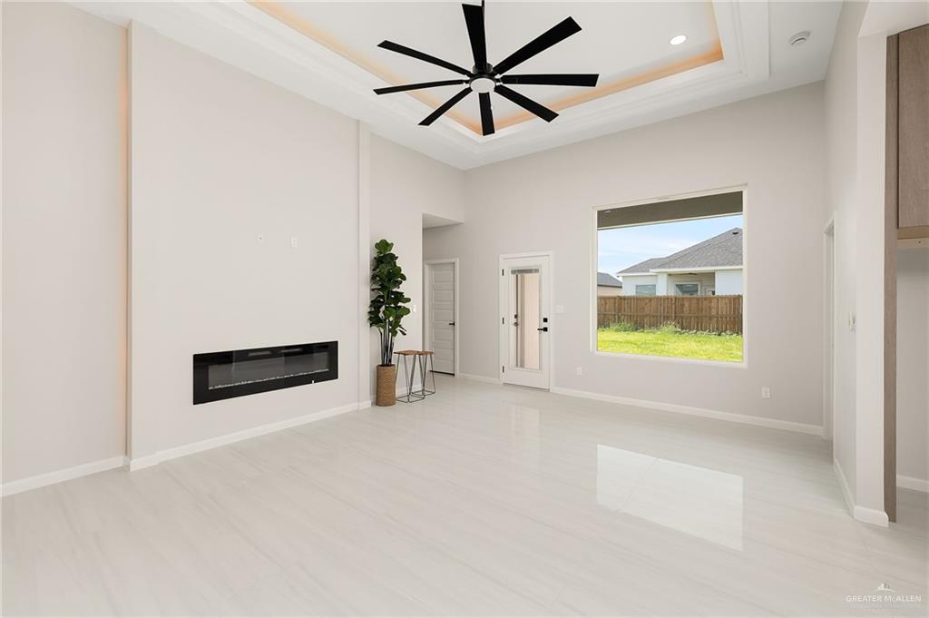 9119 North 25th Street McAllen, TX 78504 - Photo 4 of 22 an empty room with windows and ceiling fan