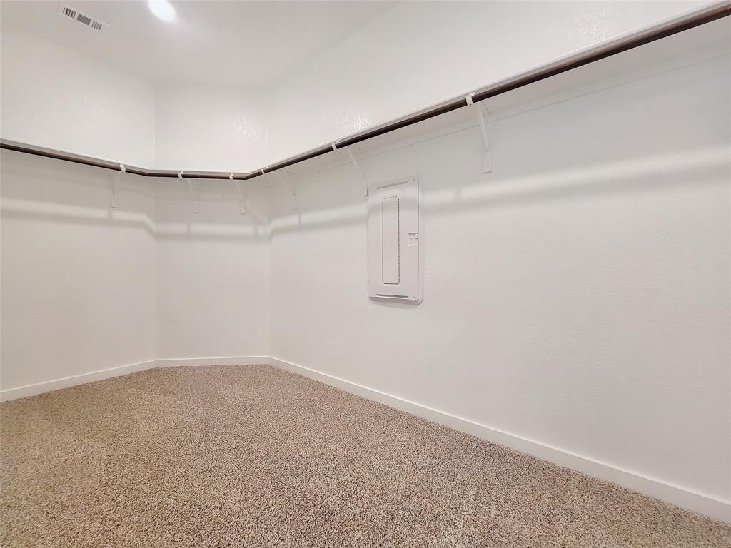 2032 Bobtail Pass Leander, TX 78641 - Photo 10 of 18 a view of small space