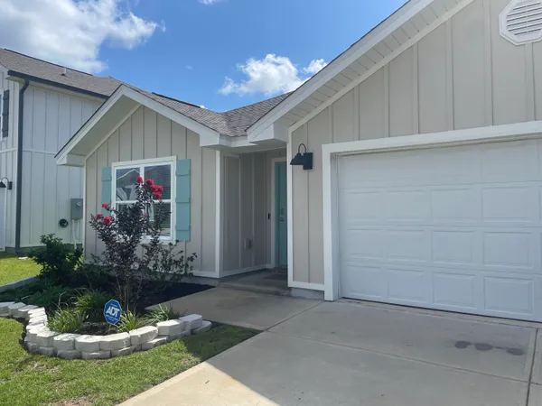 $340,000 | 433 Scarborough Street, Crestview, FL 32539