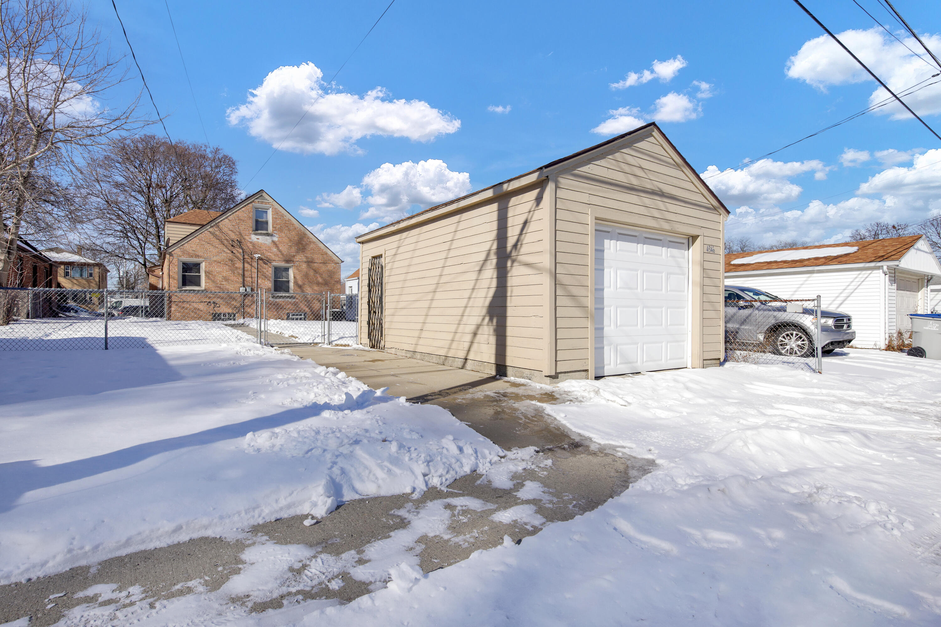 4946 North 26th Street Milwaukee, WI 53209 - Photo 17 of 17 Garage