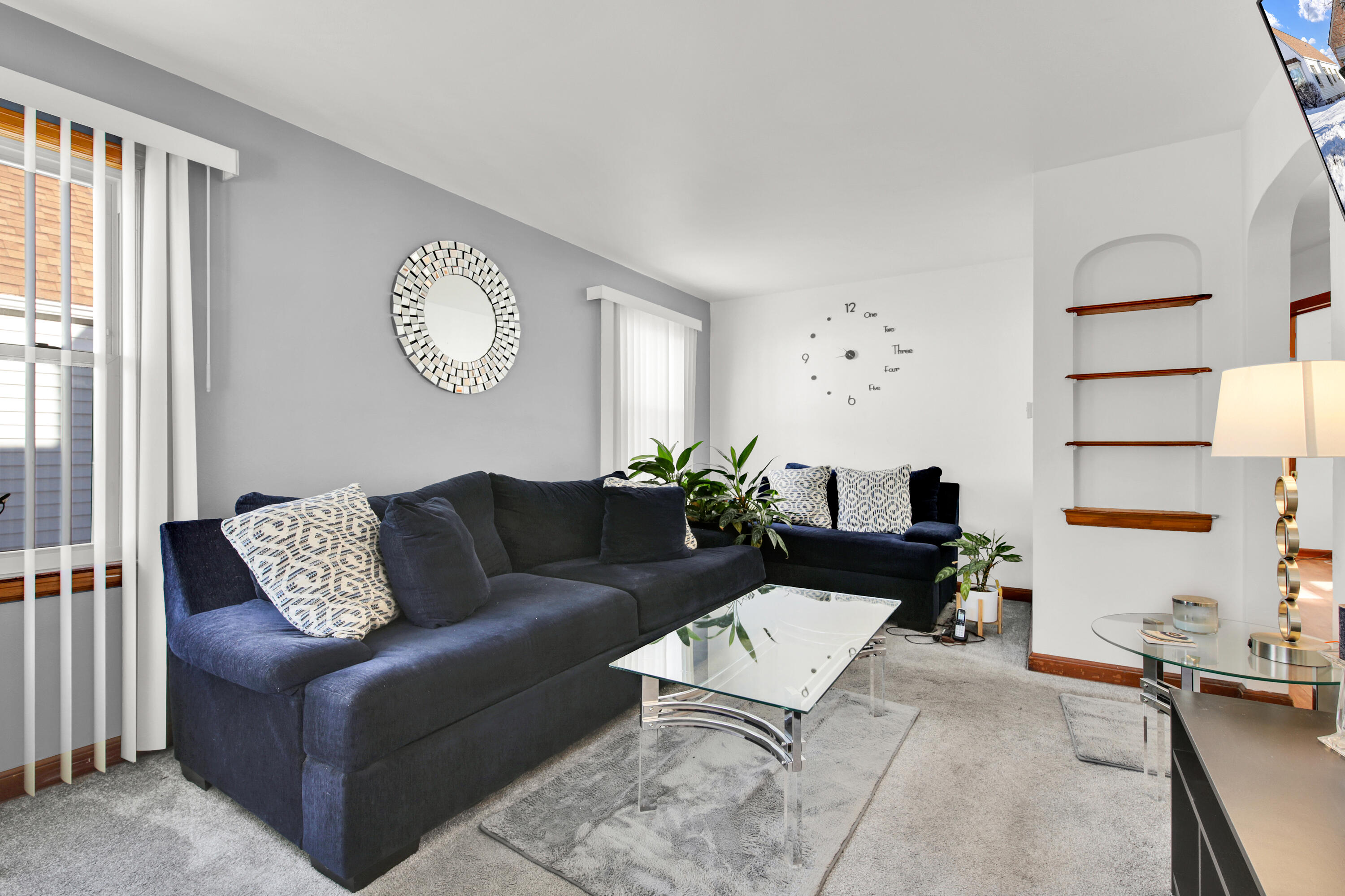 4946 North 26th Street Milwaukee, WI 53209 - Photo 3 of 17 Living Room