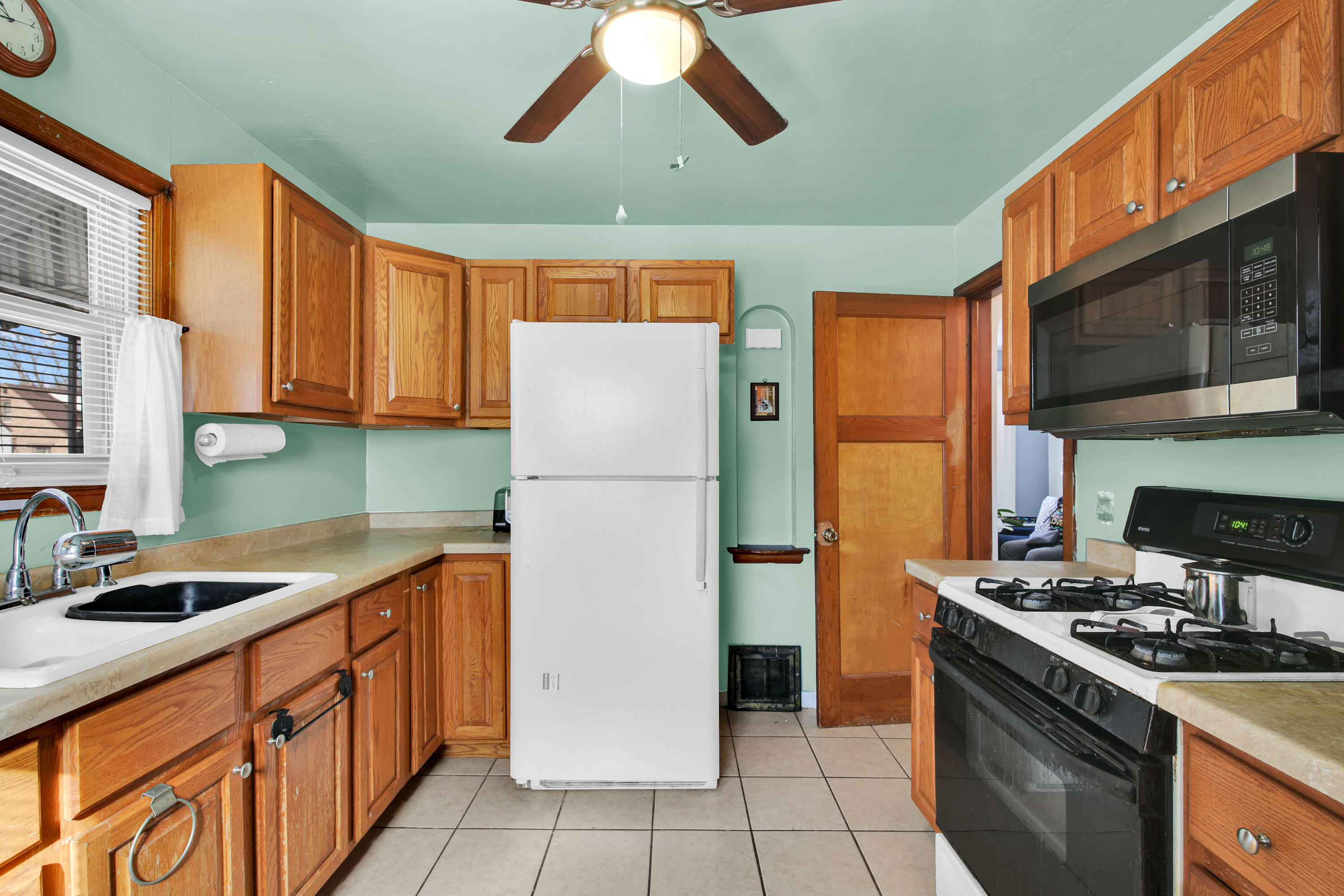 4946 North 26th Street Milwaukee, WI 53209 - Photo 5 of 17 Fan