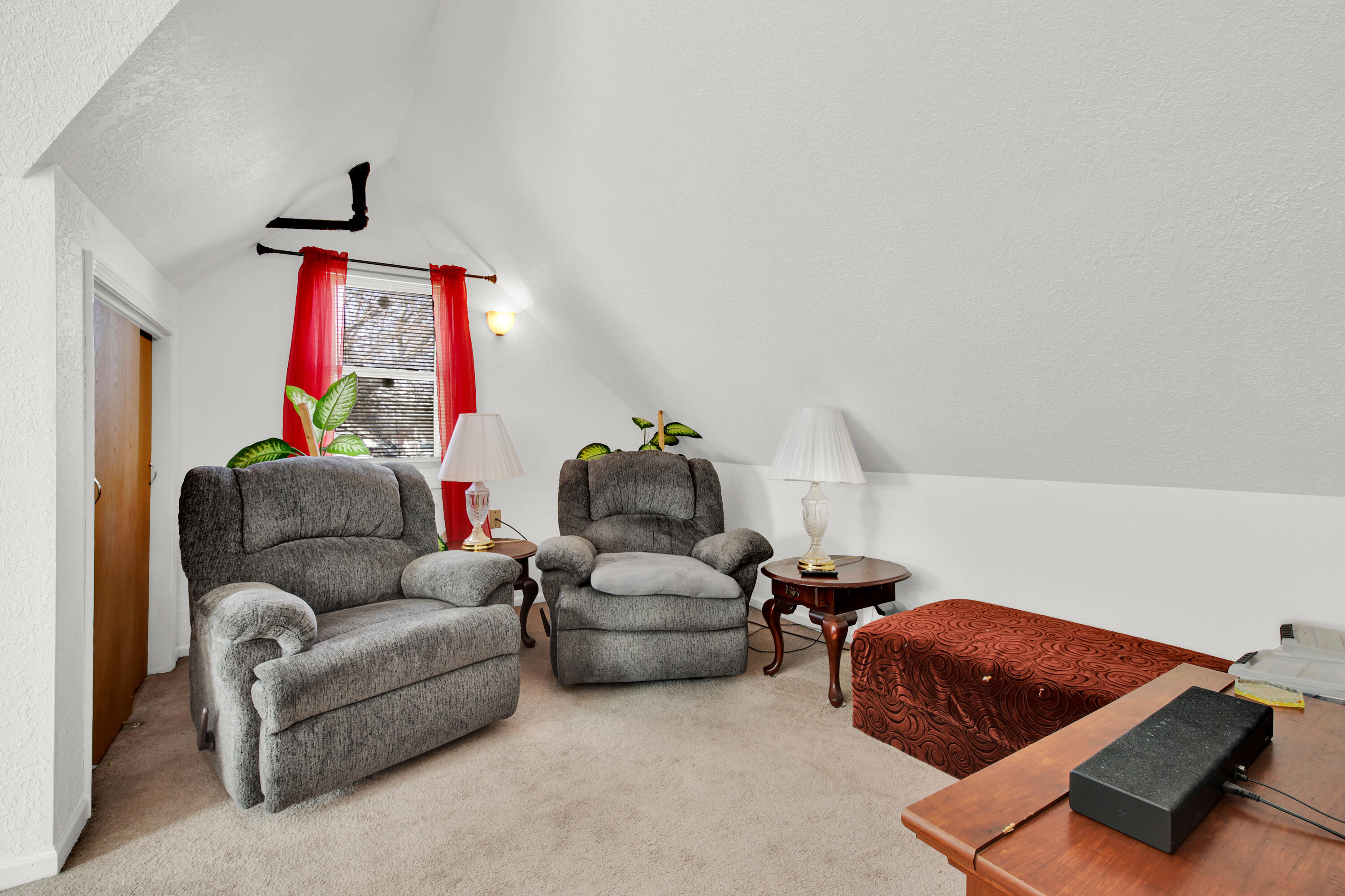 4946 North 26th Street Milwaukee, WI 53209 - Photo 10 of 17 Upstairs Loft