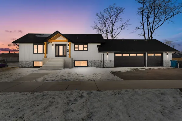 $279,900 | 718 East 152nd Street, Phoenix, IL 60426