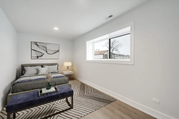 $279,900 | 718 East 152nd Street, Phoenix, IL 60426