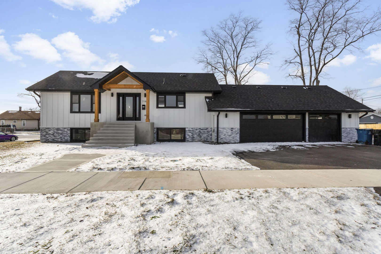 718 East 152nd Street Harvey, IL 60426 - Photo 2 of 33 a front view of a house with a yard