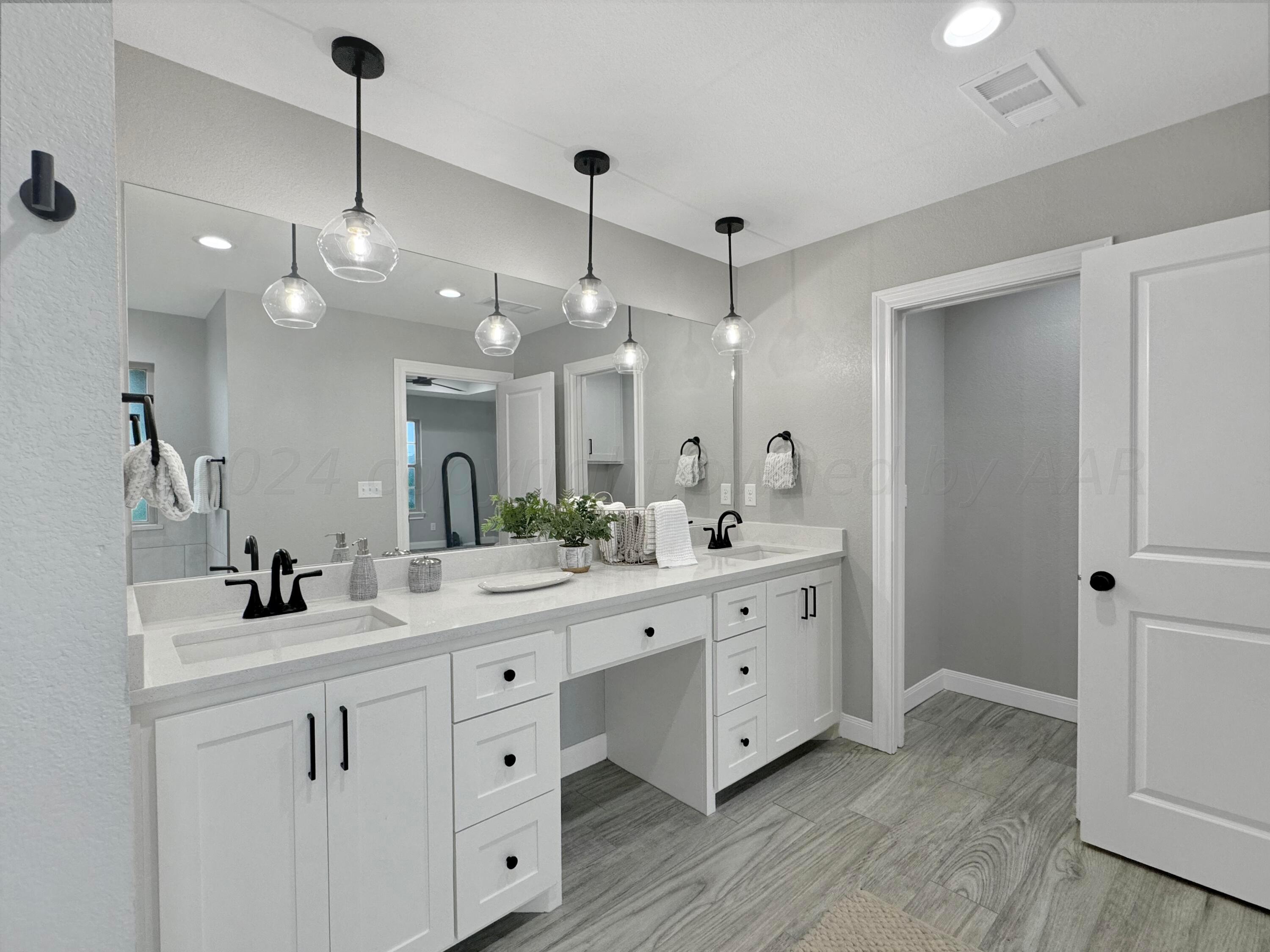 19150 Pecan Springs Road Amarillo, TX 79119 - Photo 21 of 28 Master Bath