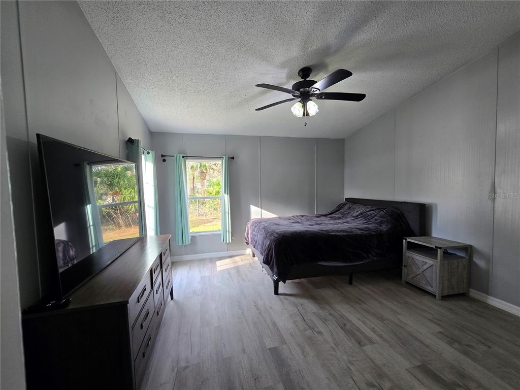 55921 Fern Road Astor, FL 32102 - Photo 10 of 24 a living room with furniture and a flat screen tv