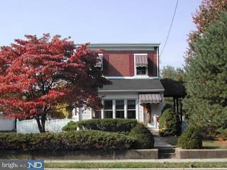 136 Upland Road Brookhaven, PA 19015 - Photo 1 of 6 Gallery Image 1