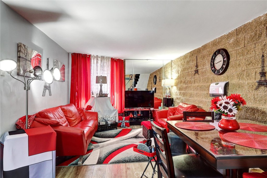 240 West Queen St Unit 9