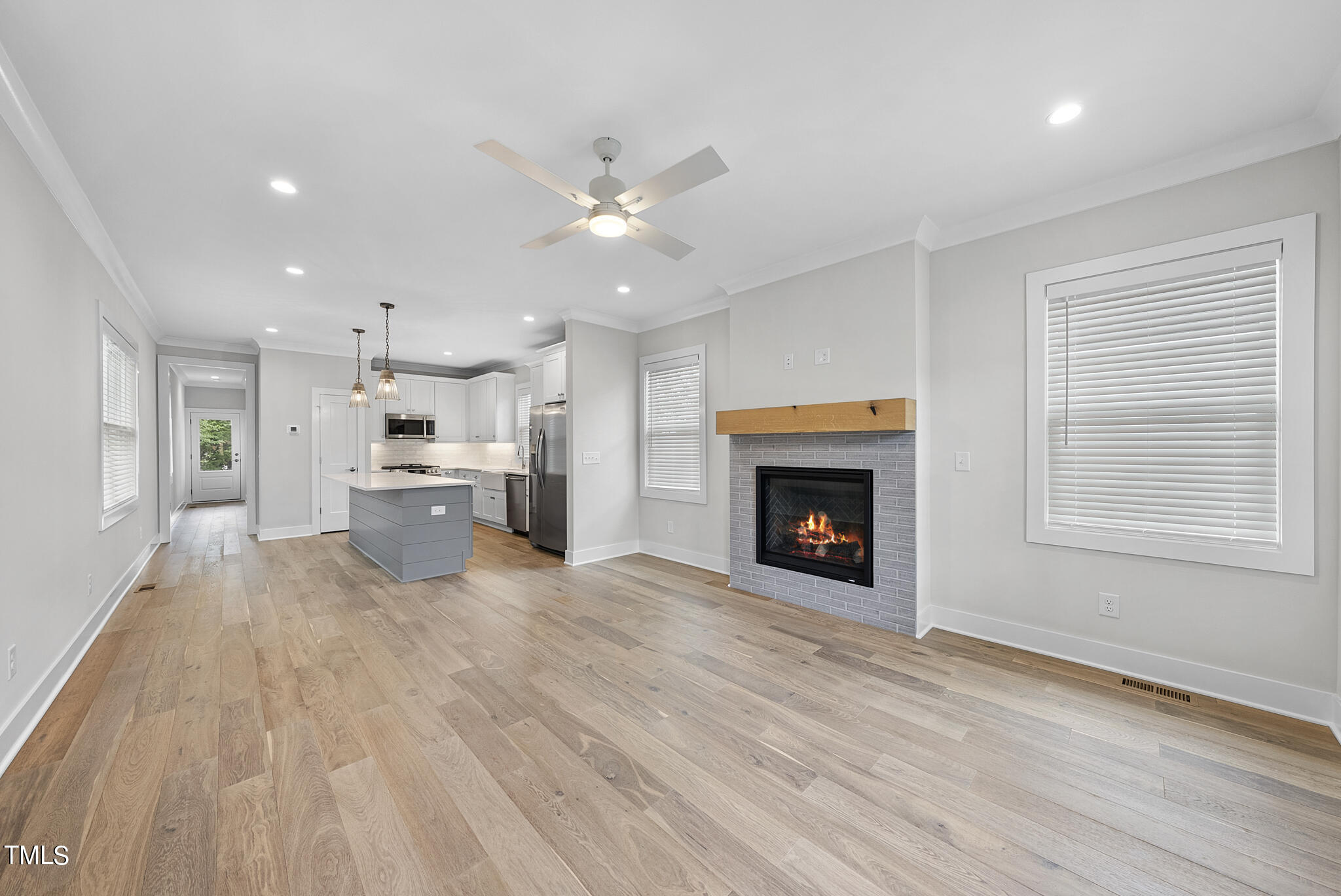 208 Grand Avenue Raleigh, NC 27606 - Photo 9 of 23 DSC05251