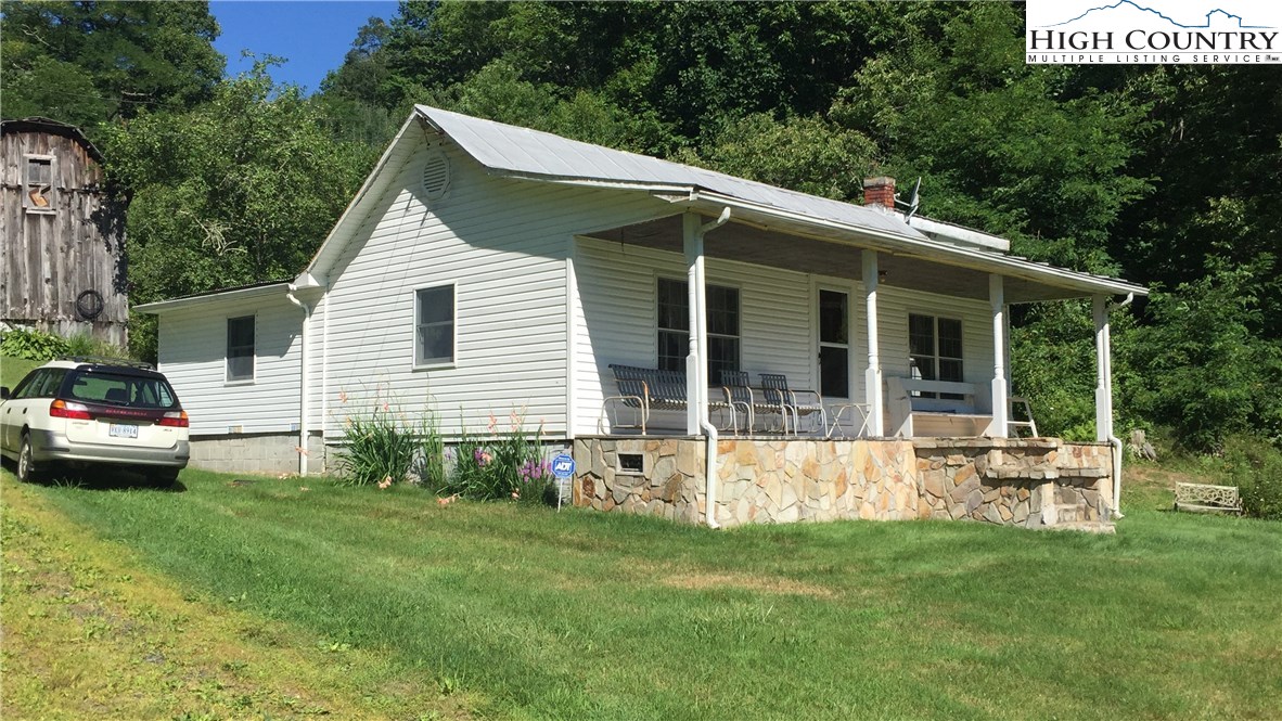 513 Farmers Store Road Lansing, NC 28643 - Photo 4 of 16