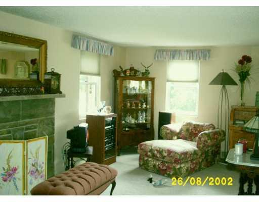 220 Houston Road Pittsburgh, PA 15237 - Photo 4 of 7 Living Room.