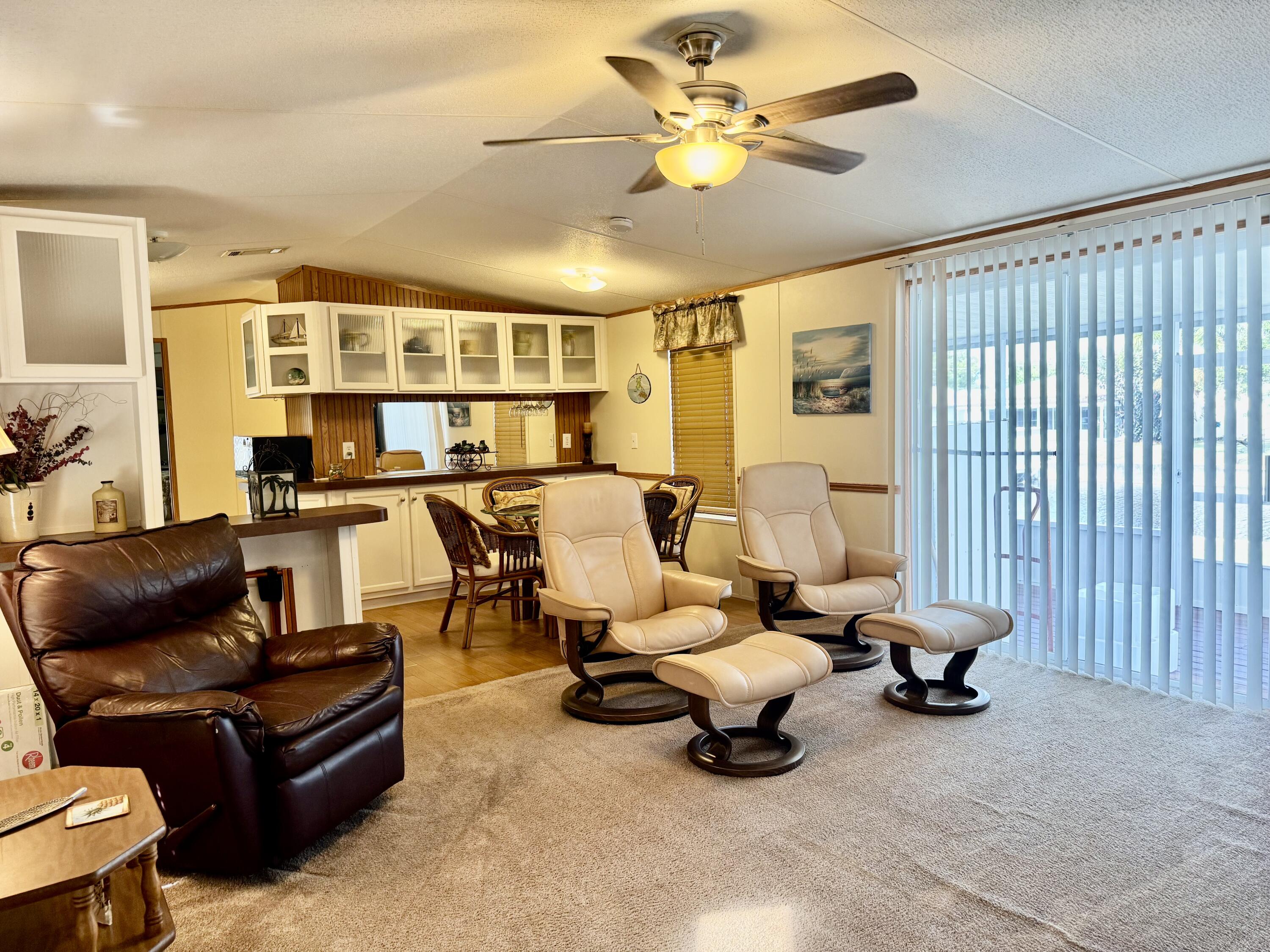 2305 Southeast 31st Street Okeechobee, FL 34974 - Photo 3 of 30 IMG_4987