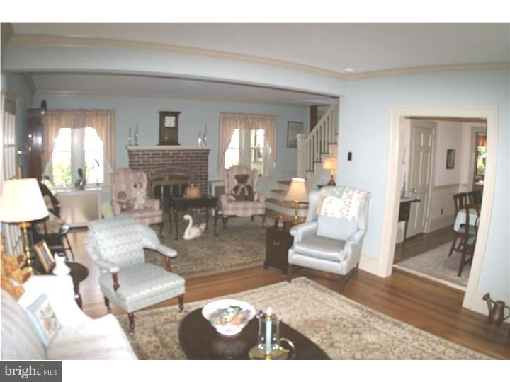 1113 Prospect Ridge Boulevard Haddon Heights, NJ 08035 - Photo 3 of 25 Living Room