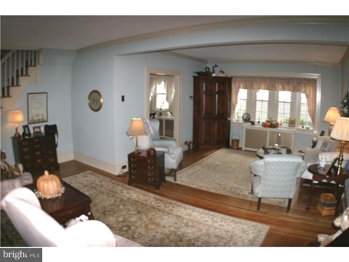 1113 Prospect Ridge Boulevard Haddon Heights, NJ 08035 - Photo 4 of 25 Living Room