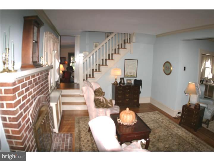 1113 Prospect Ridge Boulevard Haddon Heights, NJ 08035 - Photo 5 of 25 Living Room