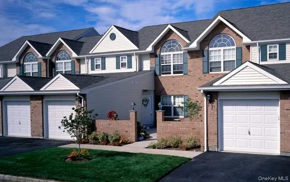 $3,465 | 145 Horizon View Drive, Unit 145, Farmingville, NY 11738