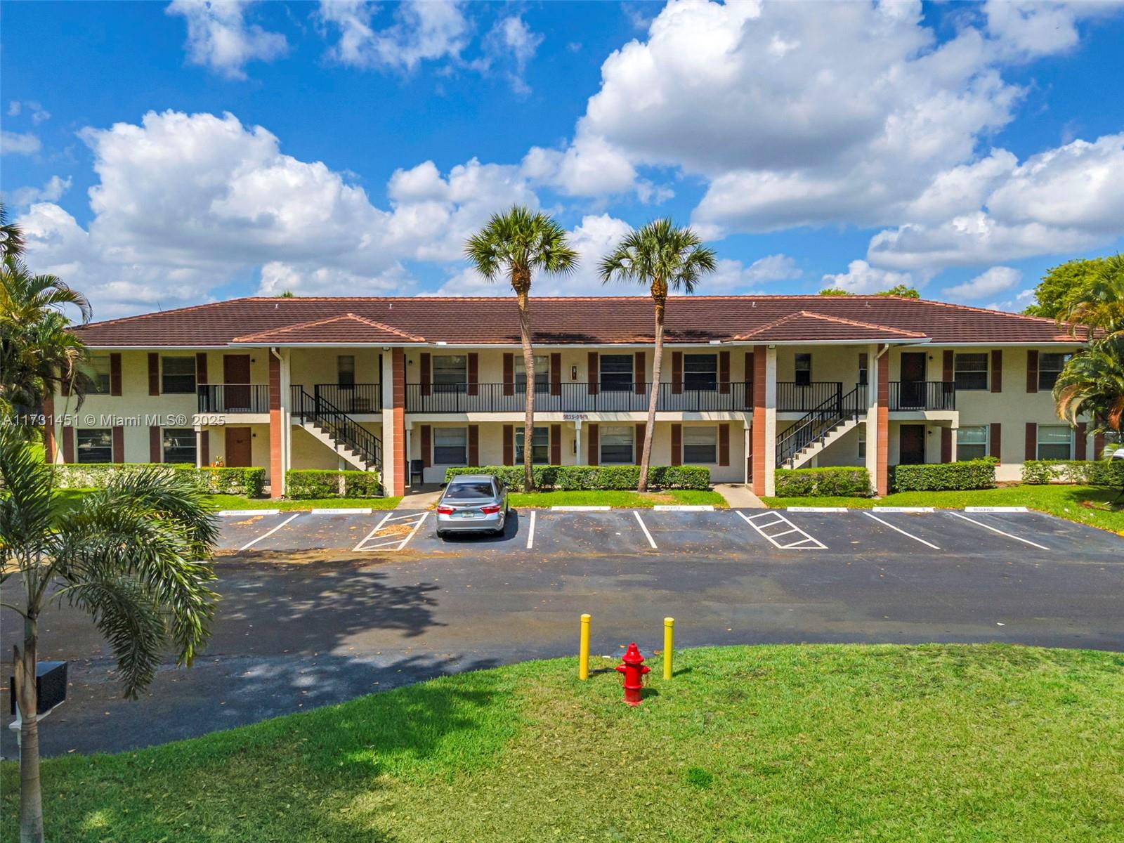 9849 Three Lakes Circle, Unit 1H Boca Raton, FL 33428 - Photo 6 of 25 Gallery Image 6