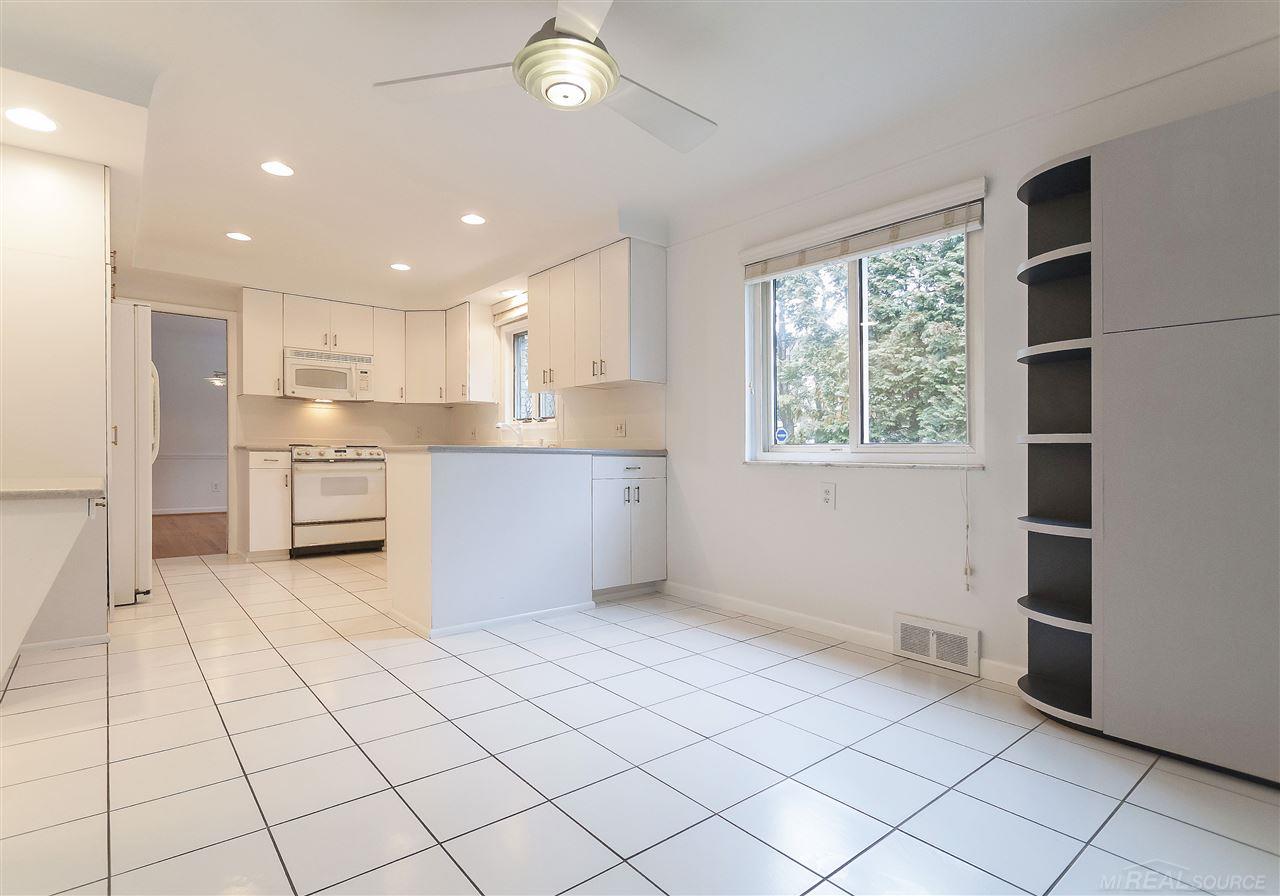 575 South Rosedale Court Grosse Pointe, MI 48236 - Photo 12 of 40 31341027-11.JPG