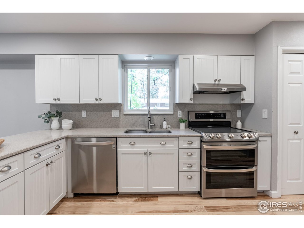 7357 Glacier View Road Longmont, CO 80503 - Photo 14 of 39 a kitchen with stainless steel appliances granite countertop a stove a sink and a microwave