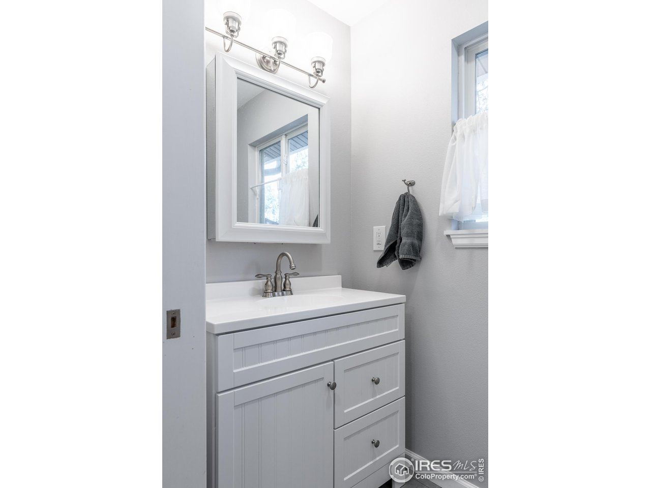 7357 Glacier View Road Longmont, CO 80503 - Photo 15 of 39 a bathroom with a sink and mirror