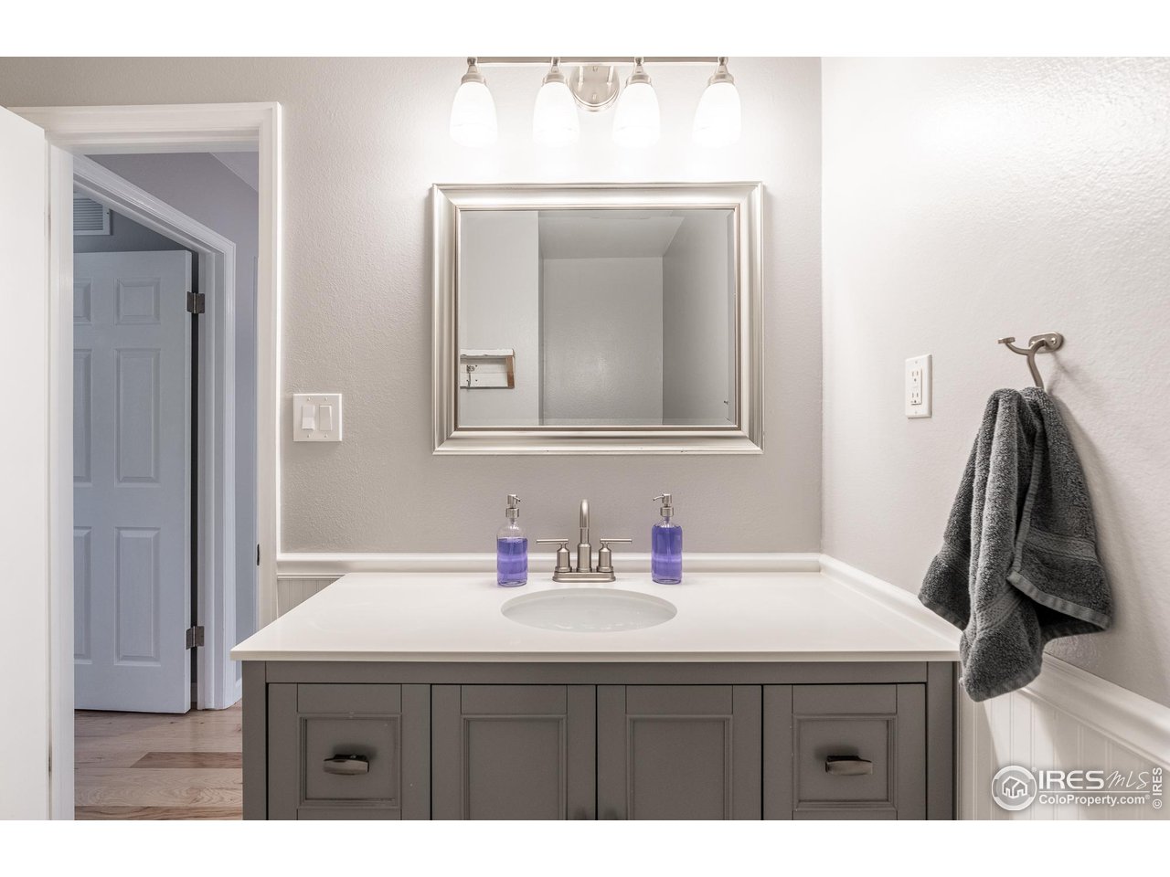 7357 Glacier View Road Longmont, CO 80503 - Photo 20 of 39 a bathroom with a sink and a mirror