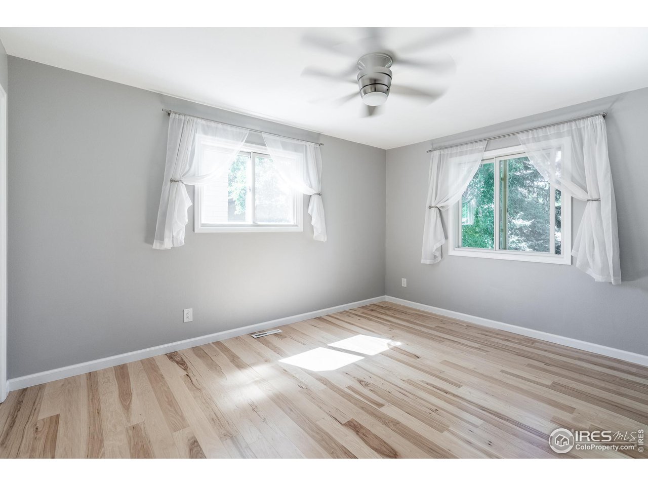 7357 Glacier View Road Longmont, CO 80503 - Photo 21 of 39 a view of an empty room and window
