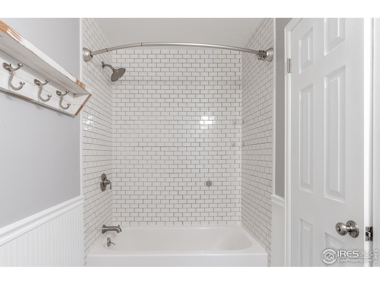 7357 Glacier View Road Longmont, CO 80503 - Photo 22 of 39 a bathroom with a shower