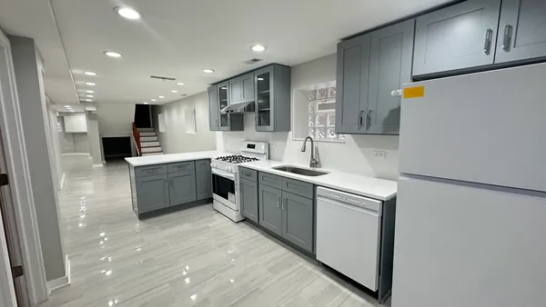 $2,000 | 5848 North Whipple Street, Unit G, Chicago, IL 60659