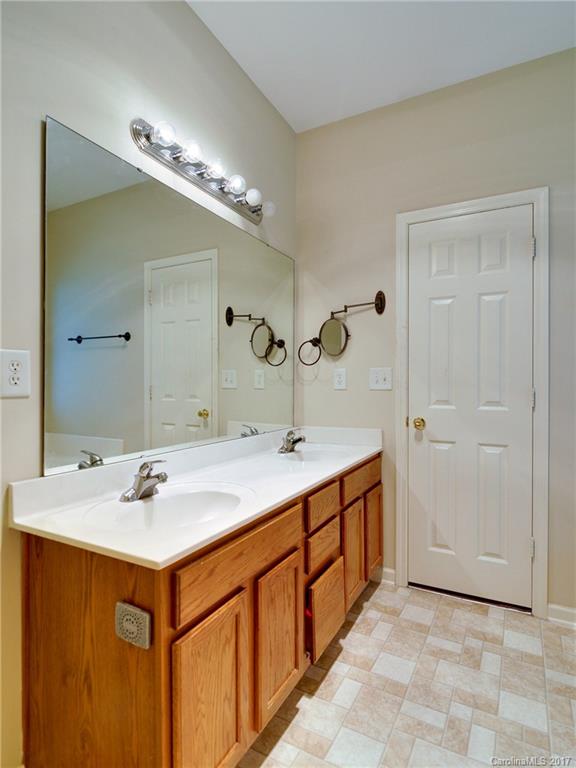 8429 Newfane Road Charlotte, NC 28269 - Photo 9 of 24