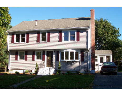 17 Richards Road Reading, MA 01867 - Photo 1 of 24 Gallery Image 1