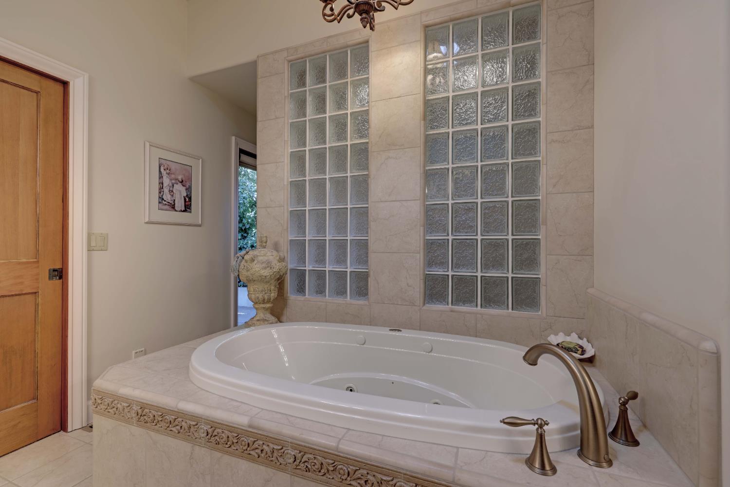 11208 Ridge Road Nevada City, CA 95959 - Photo 20 of 45 Primary En-Suite