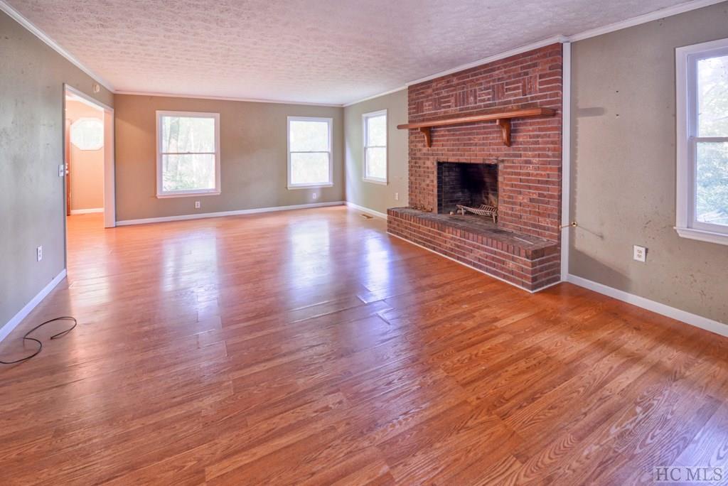 36 Laurel Heights Road Highlands, NC 28741 - Photo 3 of 20 Gallery Image 3