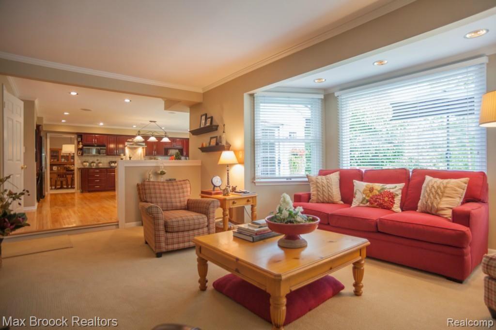 2715 Hunters Hill Road Bloomfield Hills, MI 48304 - Photo 22 of 45 IMG_1889.jpg