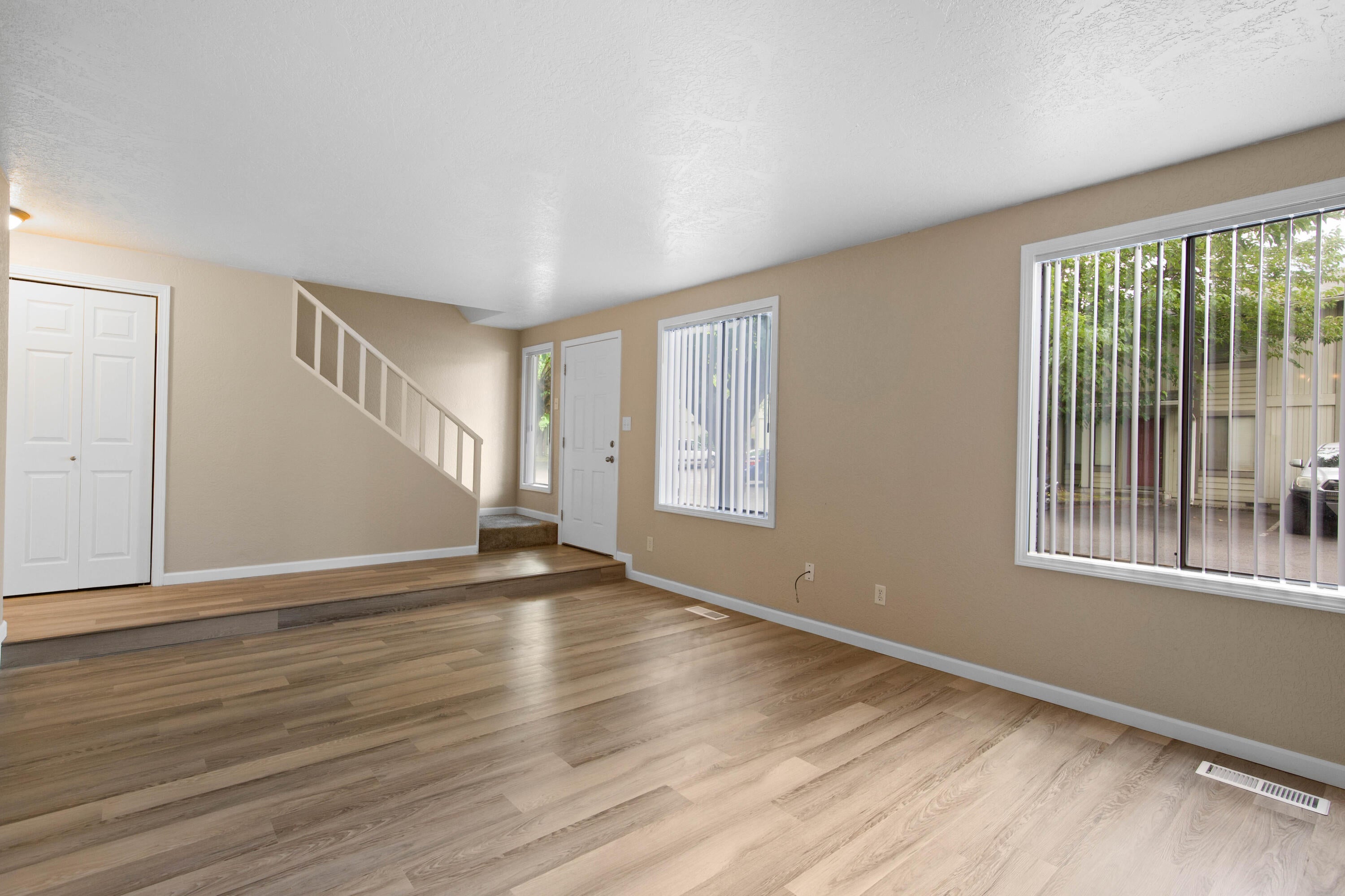 1202 Morrow Road, Unit A Medford, OR 97504 - Photo 9 of 21 CU9A4090